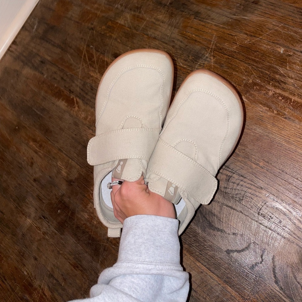 Tan Splay Barefoot Shoes! Size 6M/8W